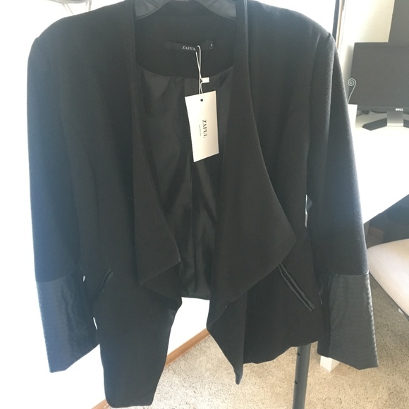 Black blazer with leather details - Picture 3 of 3